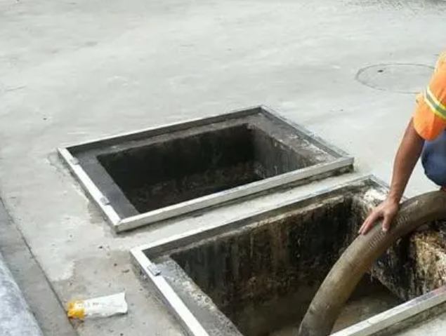 细水乡化粪池清理
