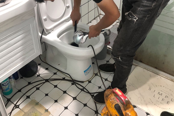 细水乡马桶堵塞自己疏通还是找师傅？专业上门服务让你省时更省心